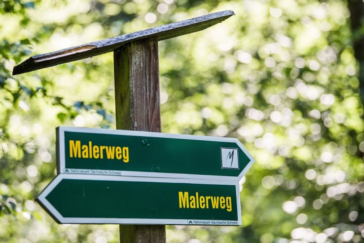 Malerweg-Elbsandsteingebirge-Etappe3-Beschilderung-Tourismusverband-Saechsische-Schweiz-Sebastian-Thiel