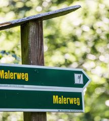Malerweg-Elbsandsteingebirge-Etappe3-Beschilderung-Tourismusverband-Saechsische-Schweiz-Sebastian-Thiel